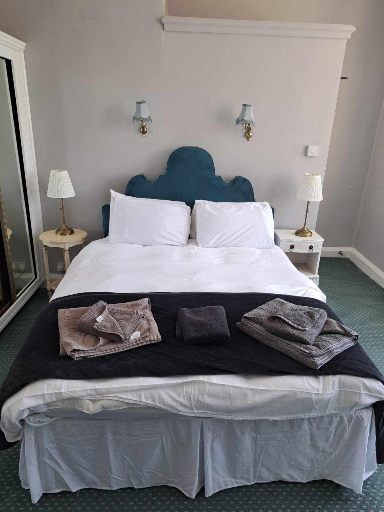 The Ilchester Arms Hotel Абътсбъри Екстериор снимка