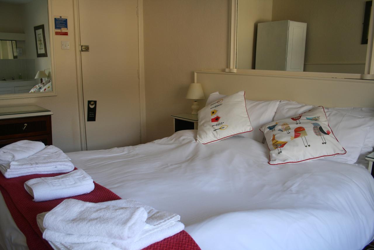 The Ilchester Arms Hotel Абътсбъри Екстериор снимка