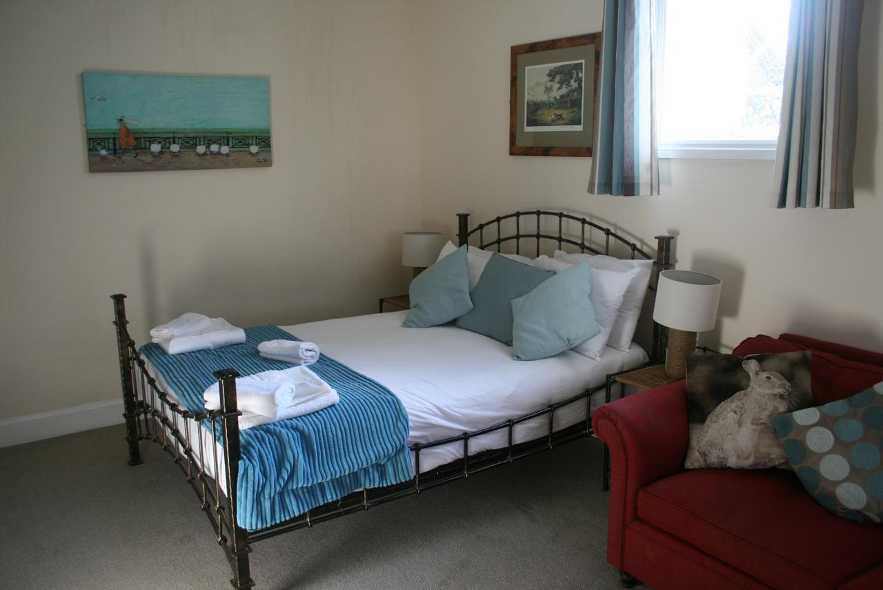 The Ilchester Arms Hotel Абътсбъри Екстериор снимка