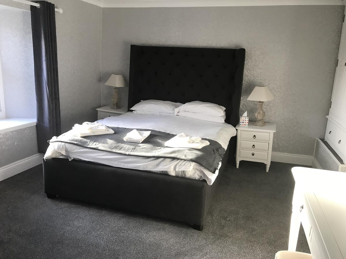 The Ilchester Arms Hotel Абътсбъри Екстериор снимка