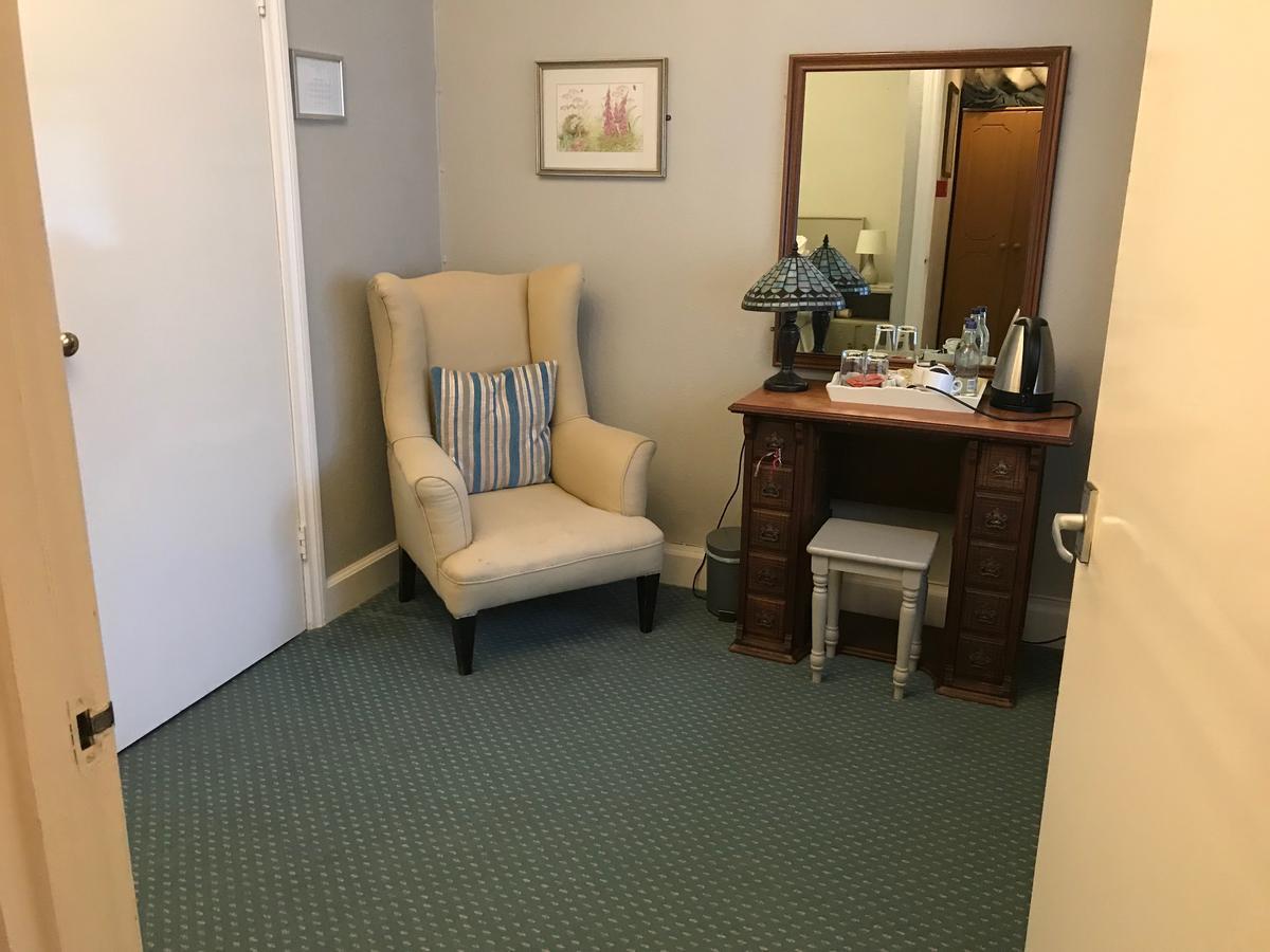The Ilchester Arms Hotel Абътсбъри Екстериор снимка
