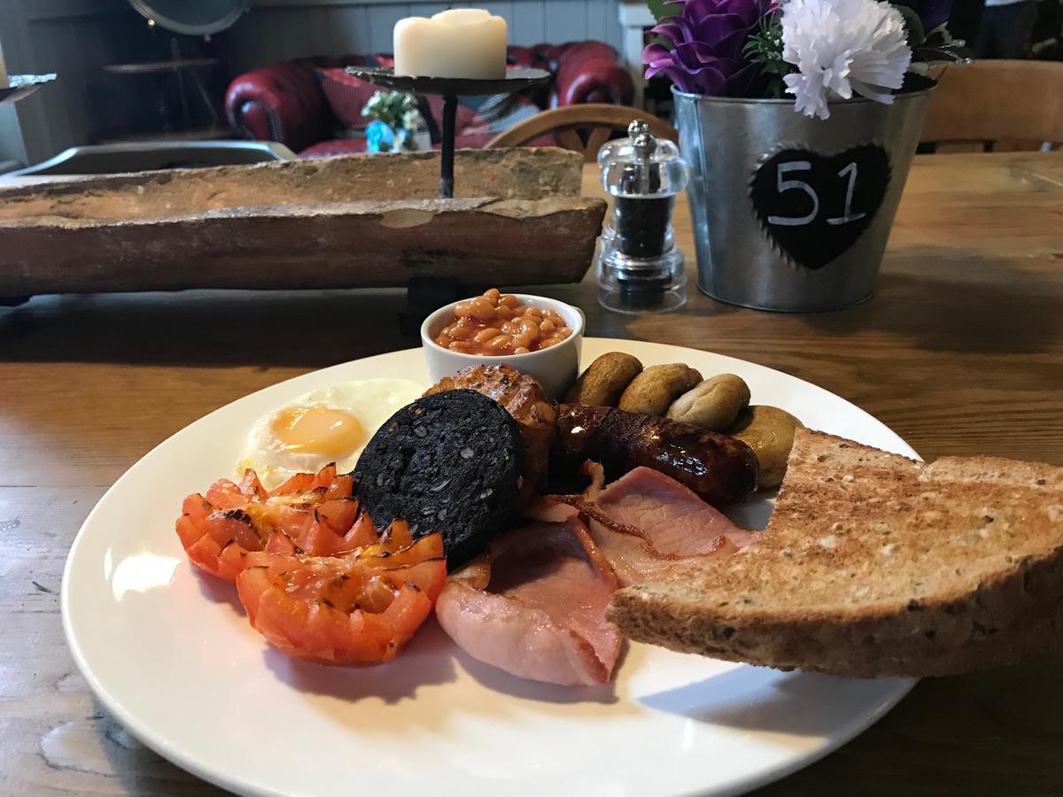The Ilchester Arms Hotel Абътсбъри Екстериор снимка