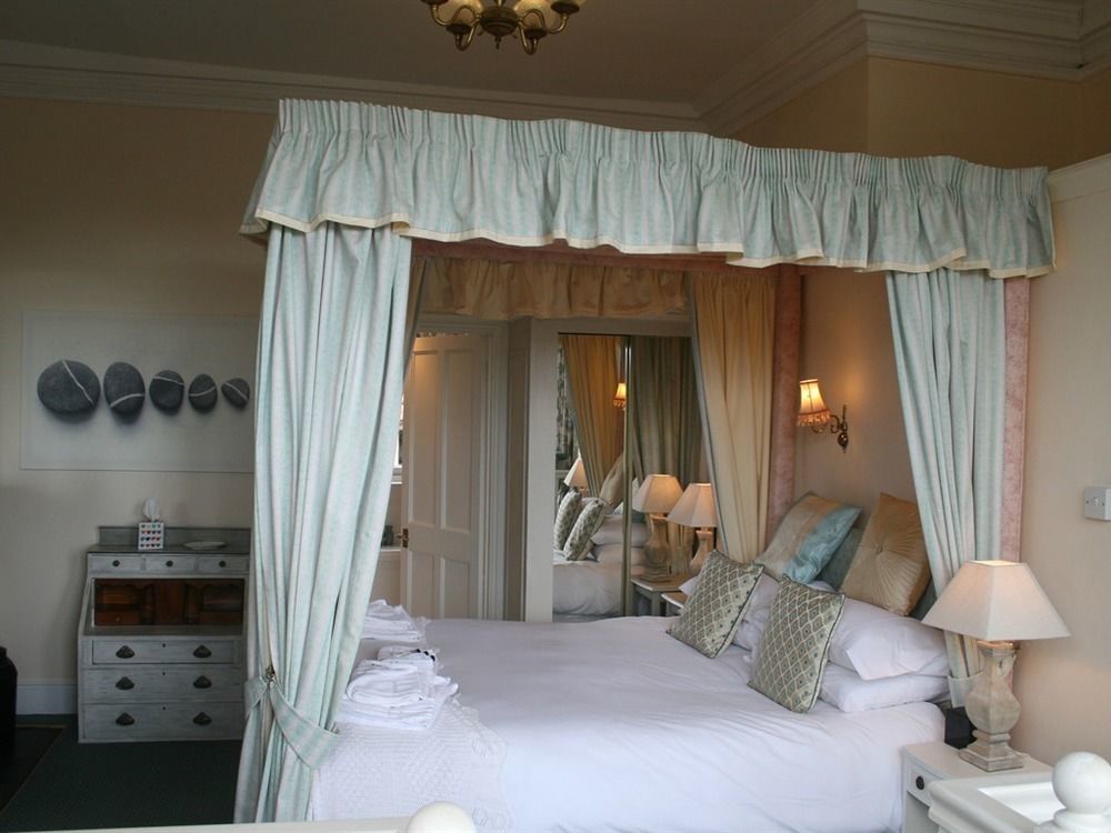 The Ilchester Arms Hotel Абътсбъри Екстериор снимка